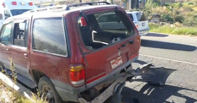 Aparatoso accidente deja una jovencita herida u cuantiosos daños en la carretera Guaymas-Empalme