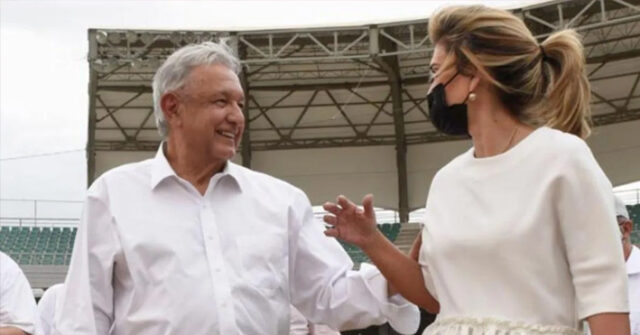 AMLO asegura que es "muy rudo" expulsar a Claudia Pavlovich por aceptar el nombramiento