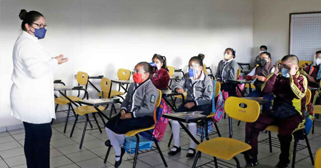 Regresarán a clases presenciales más de 300 mil alumnos de tres mil escuelas este próximo 3 de enero