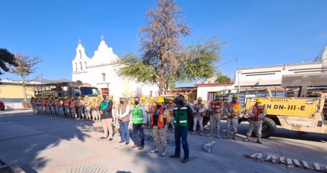 Brigadistas y personal de SEDENA listos para entrar en acción.