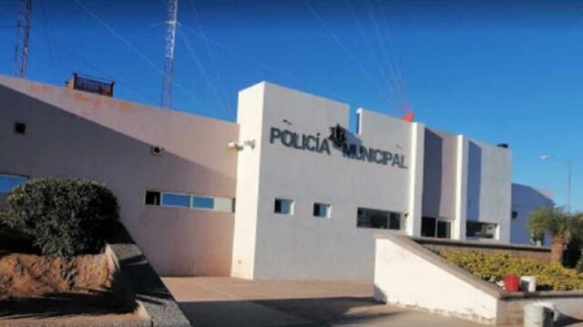 En el exterior de la Comandancia Cortijo de la Policía Municipal quedó sin vida un hombre, por razones naturales.