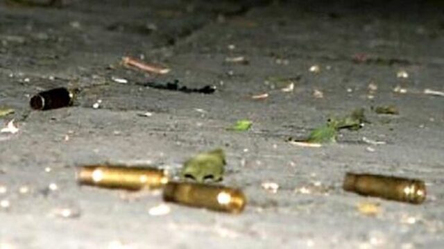 Casquillos de armas de alto poder esparcidos en calles de Pitiquito.