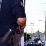 Autorizan uso de armas de fuego a policías que no cumplen requisitos de ley.