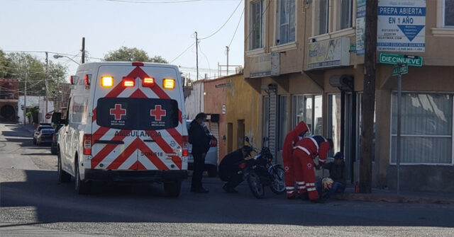 Motociclista lesionado al embestirlo un automóvil de alquiler en el sector Centro