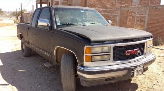 El pick-up robado en Empalme y que fue encontrado abandonado en Hermosillo.