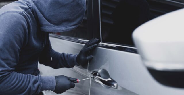 Los ladrones se llevaron una camioneta Chevrolet S-10, de color blanco, durante la madrugada.