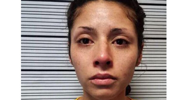 Mujer es sentenciada a 15 años de cárcel acusada de mandar a golpear y torturar a su hijo menor de edad