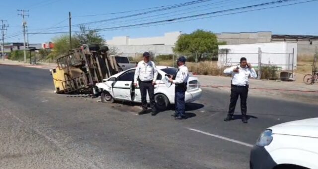 Trágico accidente esta mañana en la vialidad que conduce al Aeropuerto de Hermosillo.