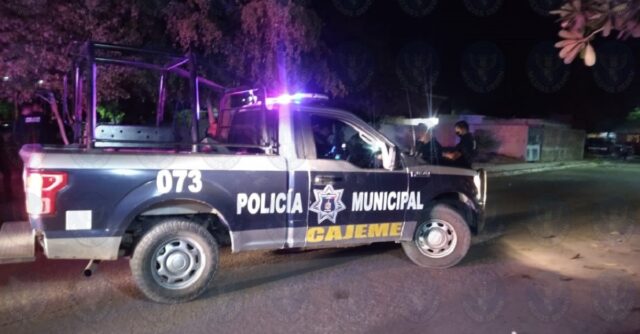 Movilización policiaca tras la ejecución a balazos de un hombre joven en la colonia Las Haciendas.