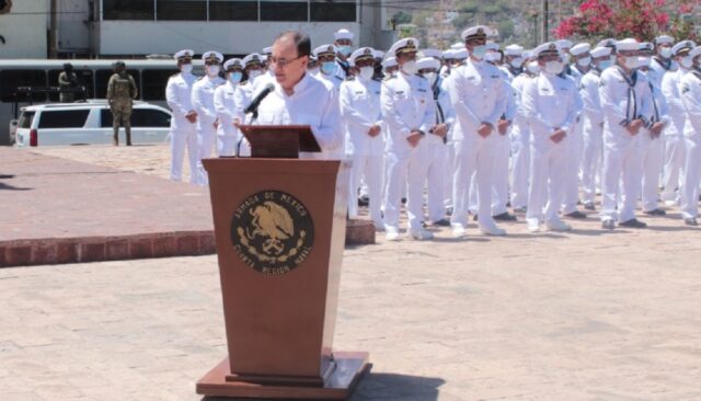 Ceremonia en la plaza de Los Tres presidentes, con la presencia del gobernador Alfonso Durazo.