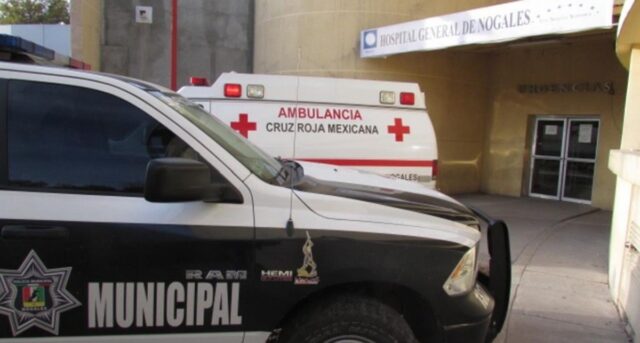 En el Hospital General de Nogales quedó internado el taxista baleado.