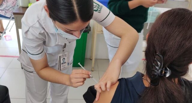 Prepara IMSS y Sector Salud vacunación intensiva contra el COVID-19.