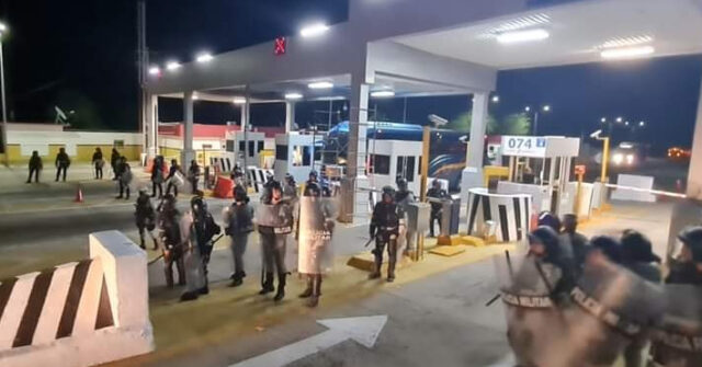 Evita Guardia Nacional la toma de caseta de cobro en Hermosillo