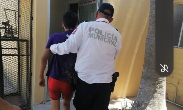Menor es rescatado de morir ahogado en playa de Bahía de Kino