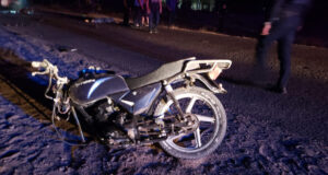 Muere dos jóvenes al sufrir brutal accidente en motocicleta en el poblado Francisco Villa
