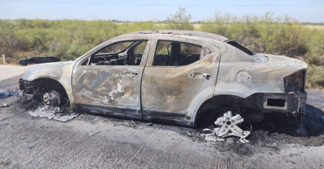 Arde en llamas vehículo en el tramo carretero Guaymas-Ciudad Obregón