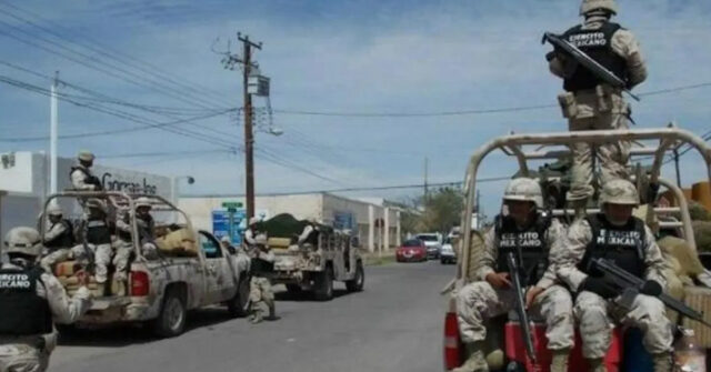 Militares aseguran armas y droga en la frontera de Nogales