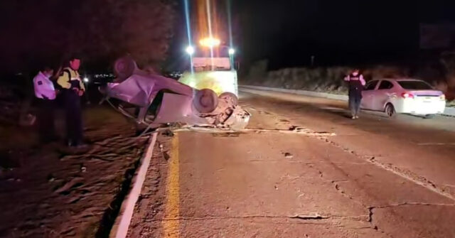 Aparatoso accidente deja dos personas lesionadas en la salida Norte de Guaymas.