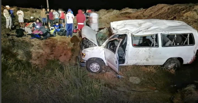 Muere menor en accidente de camioneta que transportaba a jugadores de futbol en Ensenada