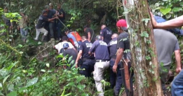 Niño de 11 años cae a pozo de 50 metros de profundidad y policía muere intentando rescatarlo