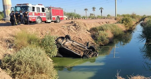 Muere joven mujer al caer vehículo a canal en tramo carretero Santa Isabel - Mexicali.