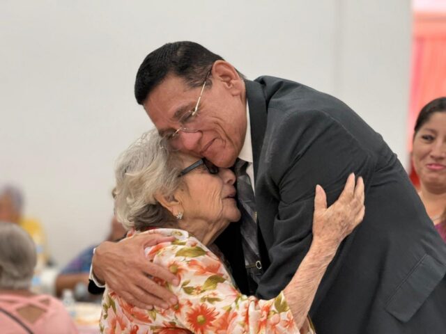 Brinda DIF Empalme alegre y concurrido festejo a las mamás