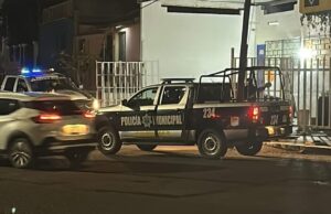 Sicarios ejecutan a un hombre en el estacionamiento de una panaderia del Centro de Guaymas