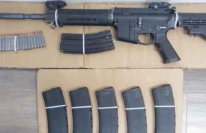 Localizan Sedena y Policía Estatal vehículo con arma de fuego y cartuchos en Altar Localizan Sedena y Policía Estatal vehículo con arma de fuego y cartuchos en Altar.