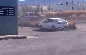 Sicarios ejecutan a un hombre a bordo de un vehículo en el fraccinamiento Villas del Tular Sicarios ejecutan a un hombre a bordo de un vehículo en el fraccinamiento Niza Residencial.
