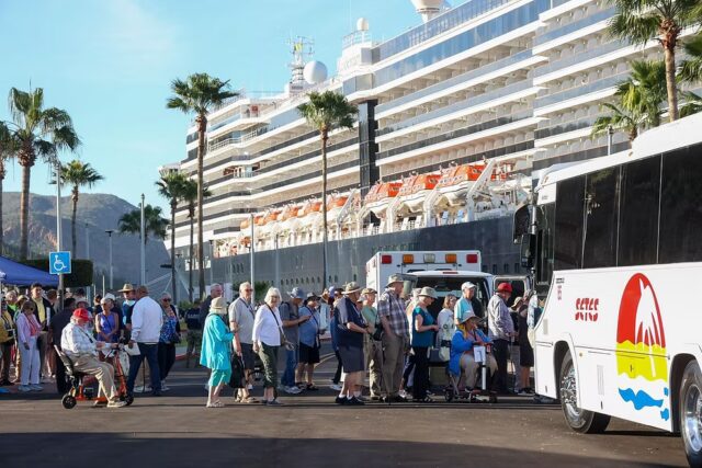 Llega crucero a Puerto de Guaymas: Alfonso Durazo posiciona a Sonora en rutas internacionales de cruceros.