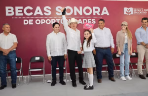 Gobernador Durazo acerca gobierno, becas y apoyos a comunidades del noroeste de Sonora Gobernador Durazo acerca gobierno, becas y apoyos a comunidades del noroeste de Sonora