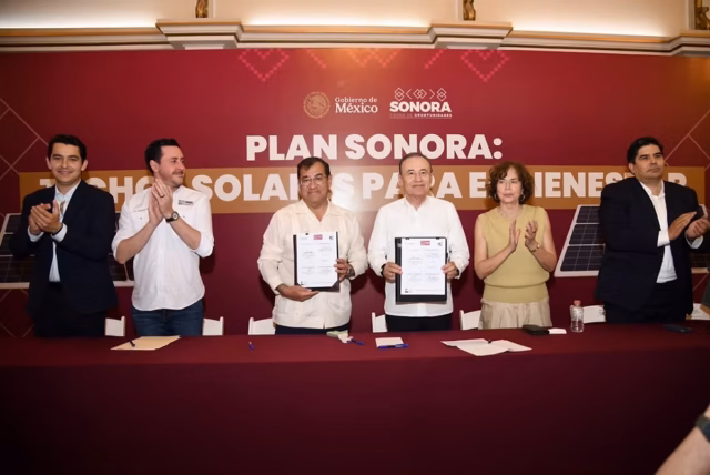 Gobernador Durazo lleva energía solar a hogares para reducir hasta 70% el recibo de luz Gobernador Durazo lleva energía solar a hogares para reducir hasta 70% el recibo de luz