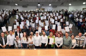 Gobernador Durazo y Sedatu entregan escrituras y fortalecen certeza patrimonial en Sonora Gobernador Durazo y Sedatu entregan escrituras y fortalecen certeza patrimonial en Sonora.