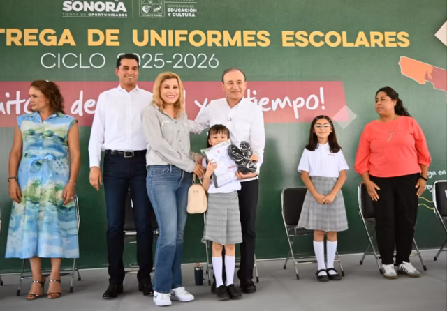 Arranca Gobernador Durazo distribución de uniformes escolares gratuitos Sonora Arranca Gobernador Durazo distribución de uniformes escolares gratuitos Sonora