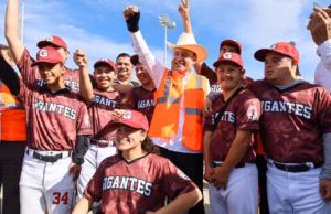 Gobernador Durazo rehabilita y construye más de 200 espacios deportivos en 22 municipios de Sonora Gobernador Durazo rehabilita y construye más de 200 espacios deportivos en 22 municipios de Sonora