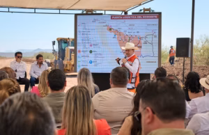 Durazo y Sheinbaum detonan inversión histórica de más de 10 mil mdp en carreteras para Sonora Durazo y Sheinbaum detonan inversión histórica de más de 10 mil mdp en carreteras para Sonora