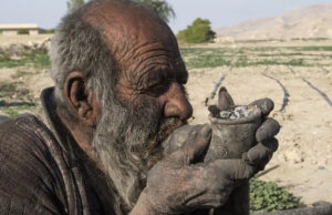 Muere a los 94 años el hombre que no se baño durante más de medio siglo Muere a los 94 años el hombre que no se baño durante más de medio siglo