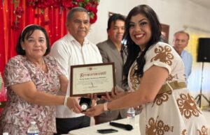 Celebra Ayuntamiento de Empalme a maestros por su día Celebra Ayuntamiento de Empalme a maestros por su día