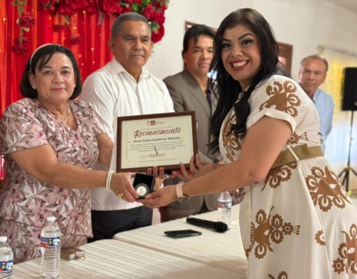 Celebra Ayuntamiento de Empalme a maestros por su día Celebra Ayuntamiento de Empalme a maestros por su día