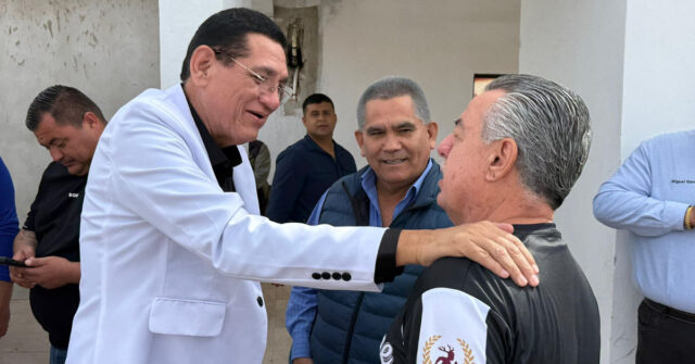 El alcalde Luis Fuentes Aguilar deseó éxito a un grupo de jovencitos que partieron para participar en un torneo estatal de básquetbol.