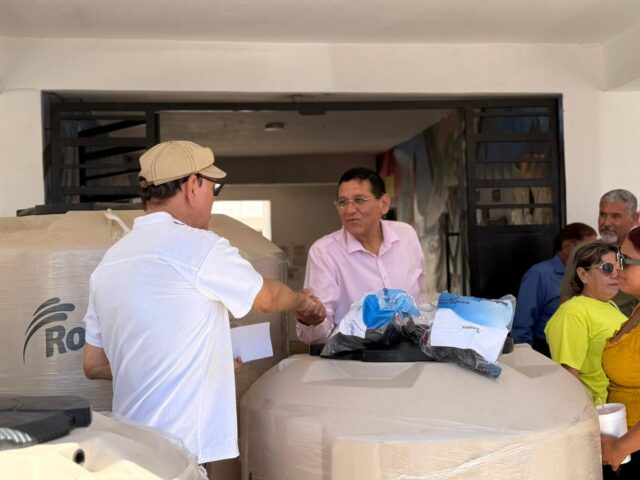 Ayuntamiento de Empalme entrega tinacos subsidiados a través del programa Mariana Trinitaria