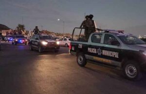Detienen trabajadores del Ayuntamiento de Guaymas robando cable en el Malecón Turístico