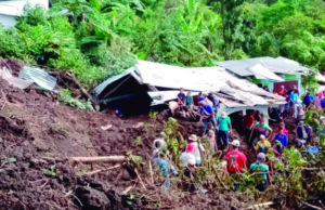 Mueren dos niños y tres mujeres sepultados por el lodo Muere dos niños y tres mujeres sepultados por el lodo