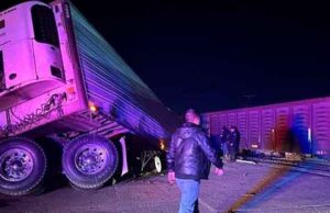 Tráiler provoca accidente al intentar ganarle el paso el tren carguero en Navojoa
